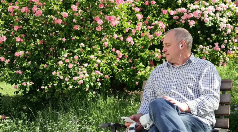 Aveugle de naissance, Simon recense les oiseaux comme nul autre