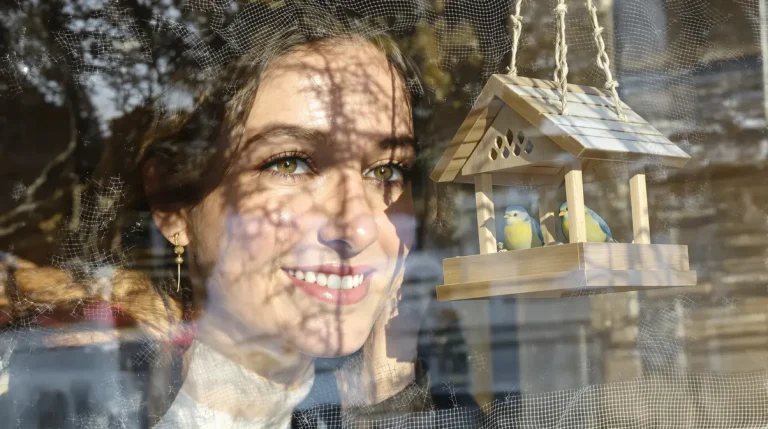 Ce petit accessoire IKEA à 3,99 € sécurise vos mangeoires à oiseaux pour l'hiver sans percer partout